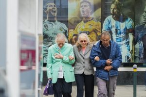 signs to consider specialised care services for aging