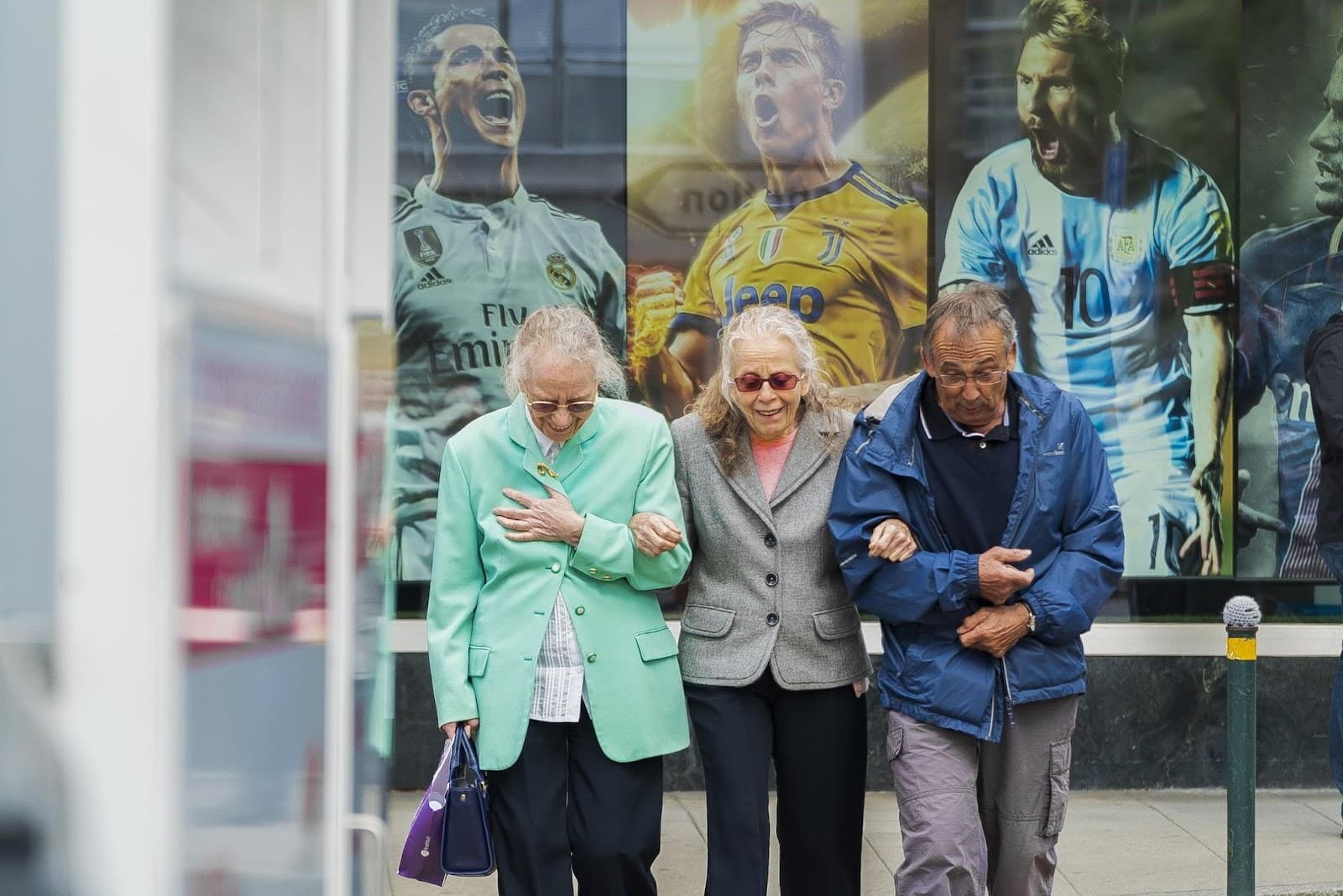 signs to consider specialised care services for aging